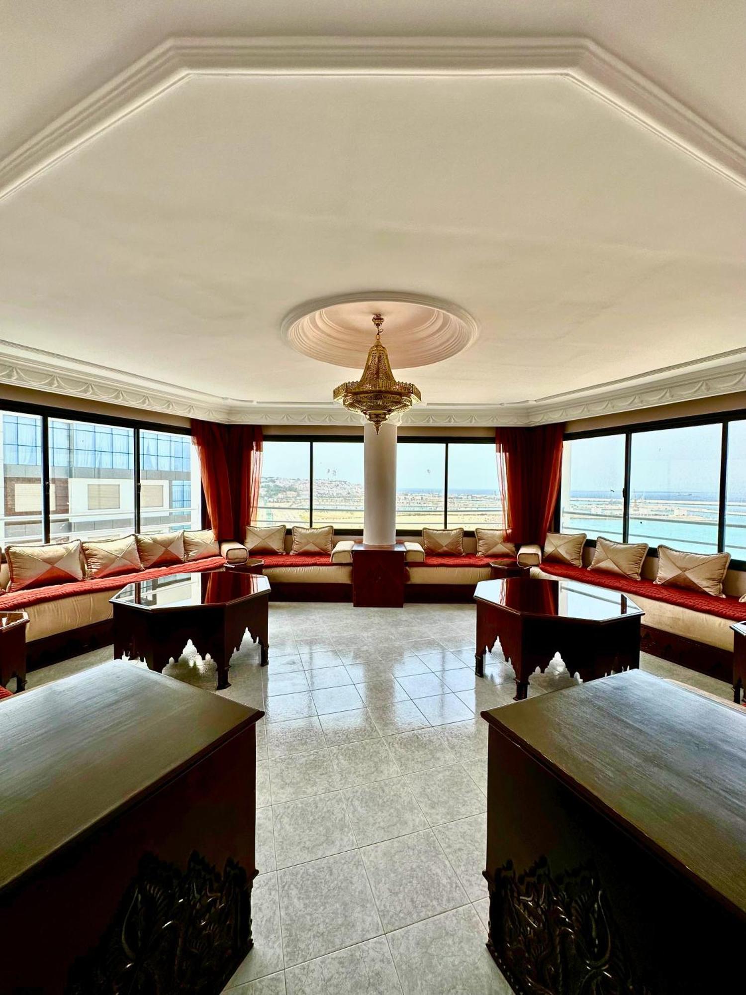 Apartamento Le Traditionnel - 3br Panoramic Seaview Retreat On The Corniche Tánger